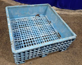 Caja de plástico azul tipo C